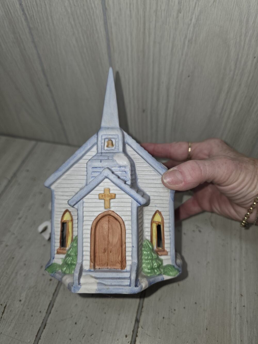 Vintage 1991 Americana Lighted Porcelain Collectible St. Paul's Church Village
